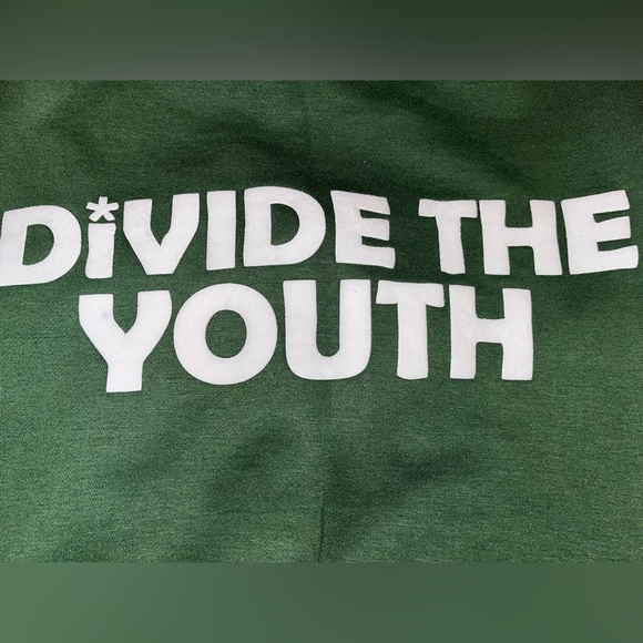 Divide The Youth Y2K Green Sweater - Picture 6 of 6